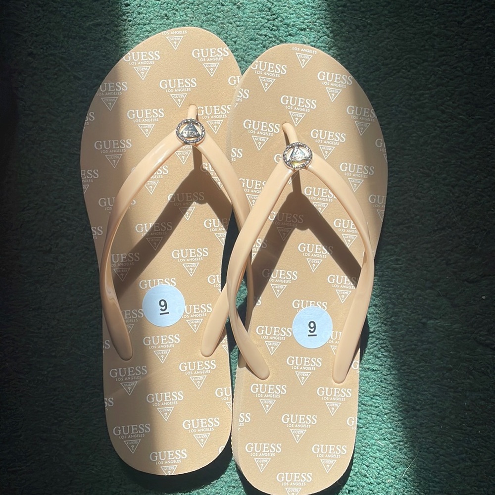 GUESS size 9 sandal